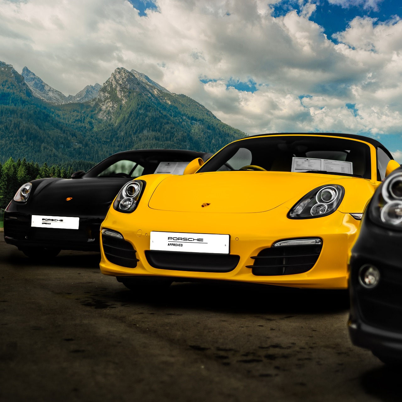 保时捷boxster2013(9年9万公里，保时捷718Boxster只卖25万，事故车影响带妹兜风吗？)